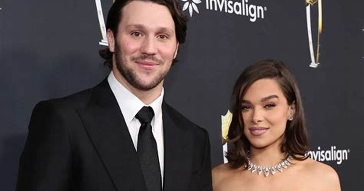 A Look at Hailee Steinfeld’s Relationship with Her Parents