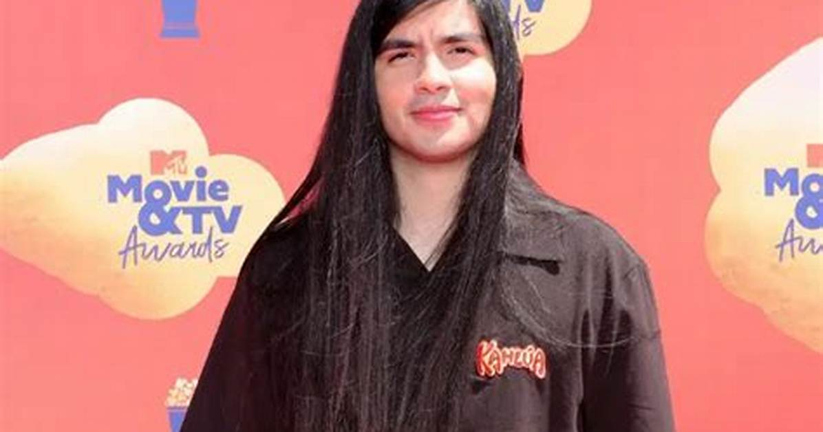 About Eduardo Franco’s Dating Life, Family, Parents, and That Long Hair