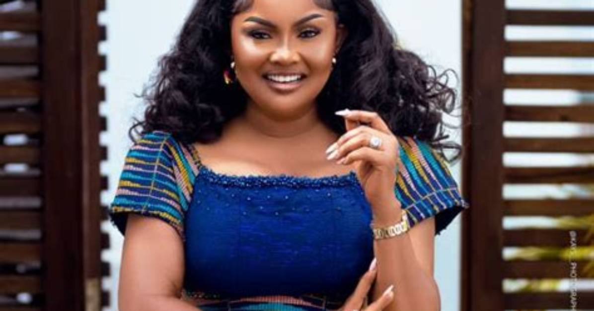 Actress Nana Ama Mcbrown Mobbed by Fans at a Market as She Throws Spices on Them in Video