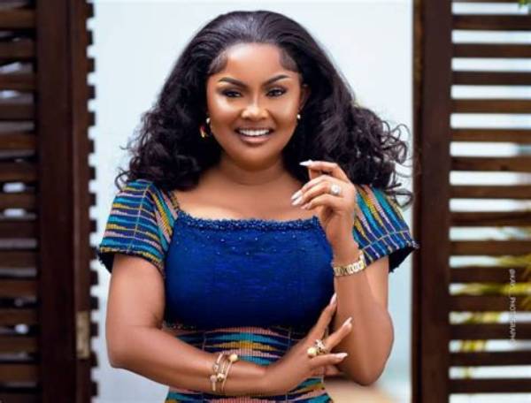 Actress Nana Ama Mcbrown Mobbed by Fans at a Market as She Throws Spices on Them in Video