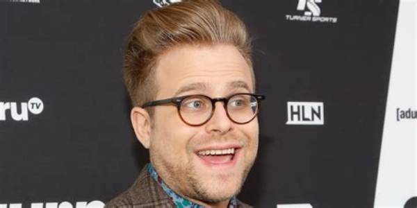 Adam Conover Nickelodeon, Bio, Wiki, Age, Sister, Wife, Podcast, and Net Worth