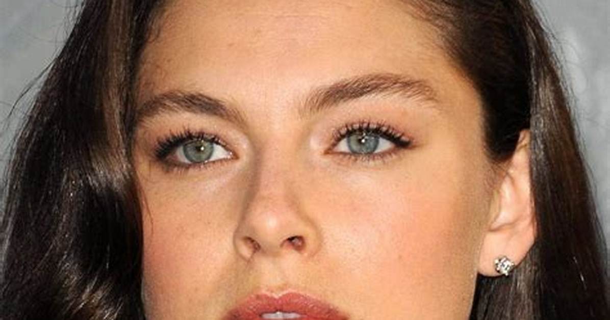 Alexa Davalos Bio: Age, Height, Net Worth, Movies and Tv Shows