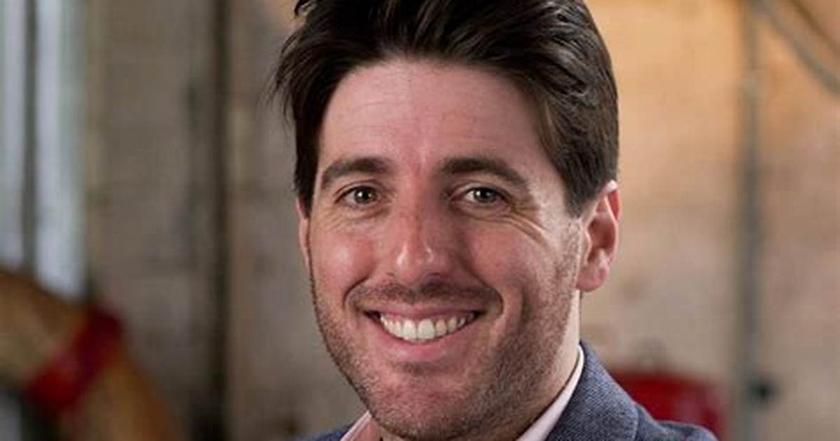 Andrew Gold Journalist Wikipedia: Age, Wife to Be Julieta and Family
