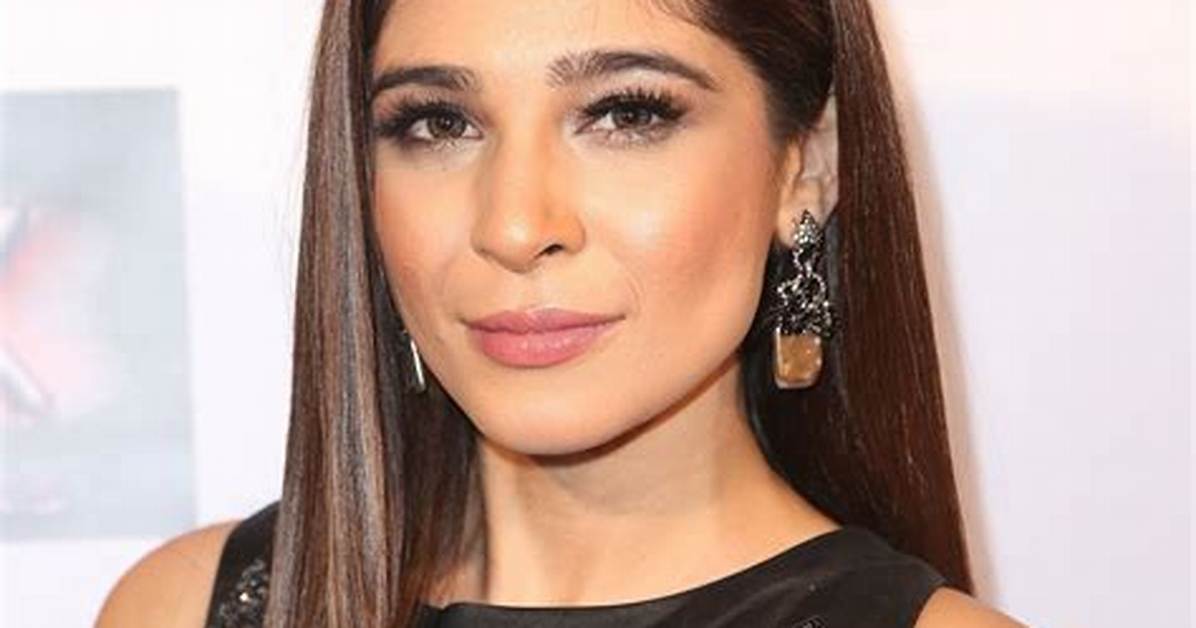 Ayesha Omer – Biography, Facts & Life Story