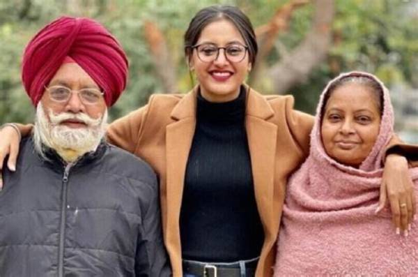 Banita Sandhu | Parents Ethnicity Religion and Siblings