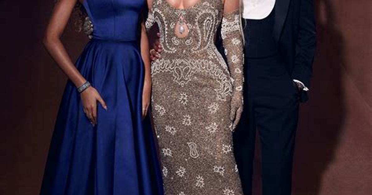 Beyonc%C3%A9 Poses with Jayz Inside Megayacht That 150. Jpg