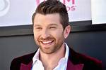 Brett Eldredge Shares the Meaning Behind “Castaway” and “Love Someone” from Upcoming Album – Celeb Secrets Country