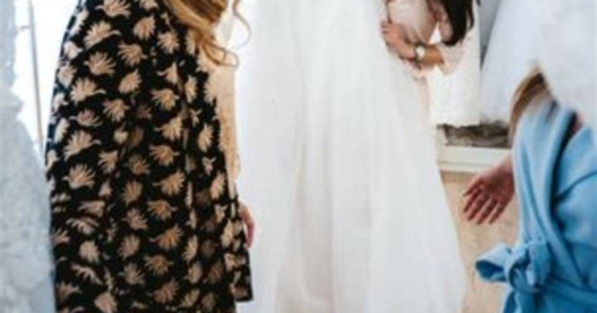 Bridesmaid Quits Wedding After Going Through Bride's Phone, Finding Chats Making Fun of Her