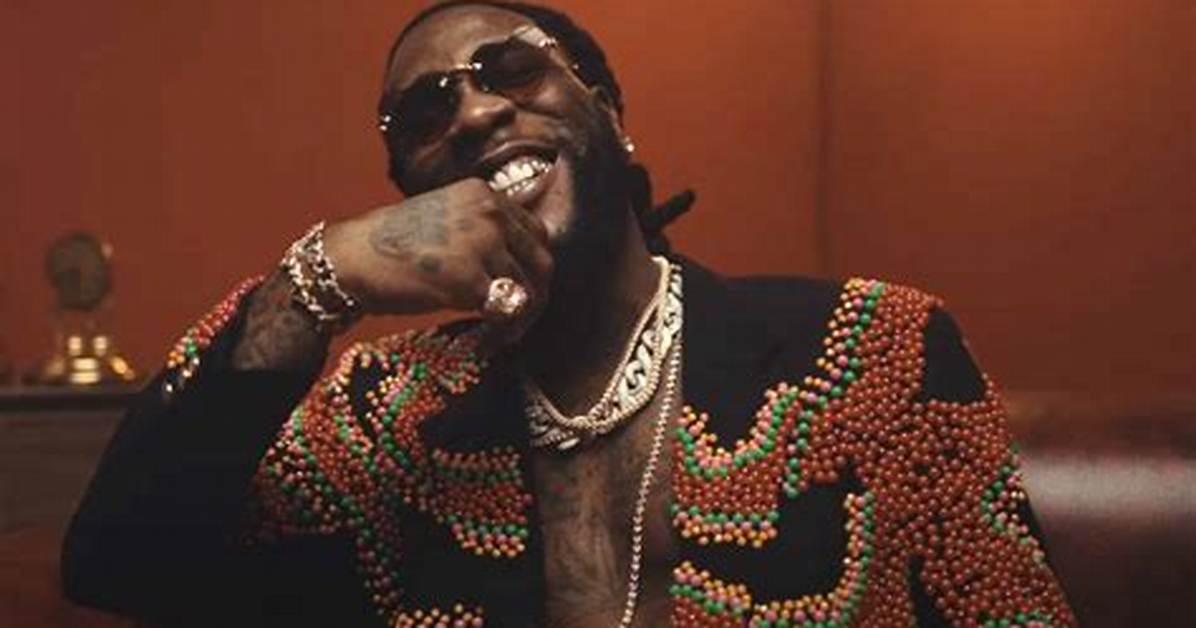 “Casual Life Investment”: Burna Boy Flaunts New $1M Diamond Necklace in Viral Clip, Fans React