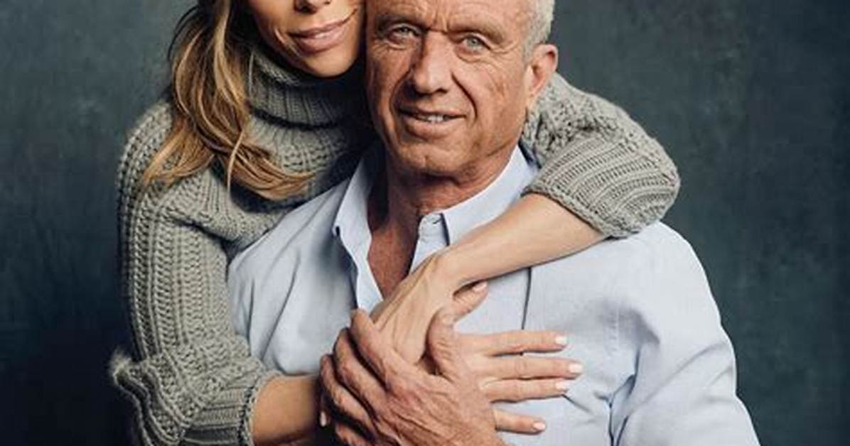 Cheryl Hines Actress, Bio, Wiki, Age, Husband, Daughter, and Net Worth
