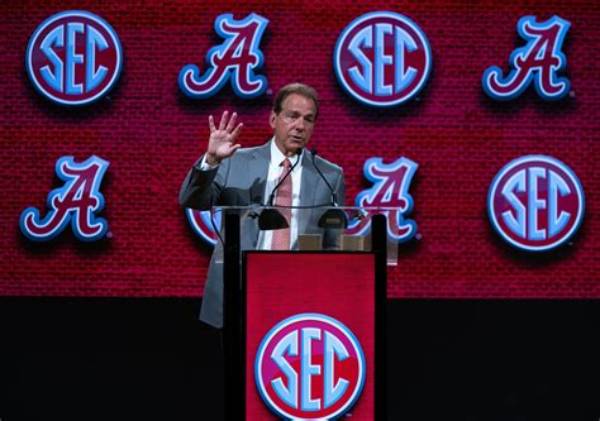 College Football World Reacts to Nick Saban's Retirement from Alabama