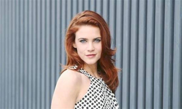 Courtney Hope – Biography, Facts & Life Story