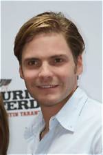 Daniel Bruhl – Biography, Facts & Life Story