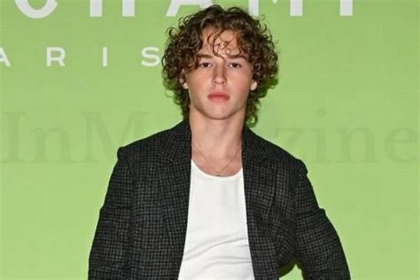 Dylan Hoffman-Actor| Net Worth, Age, Height, Career, Wiki, Parents, Gf & Bio