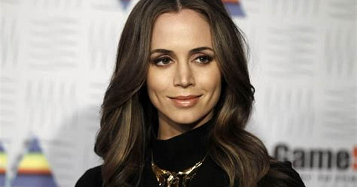 Eliza Dushku – Biography, Facts & Life Story