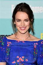 Elizabeth Henstridge Net Worth, Age, Bio (Wiki), Career & Relationship