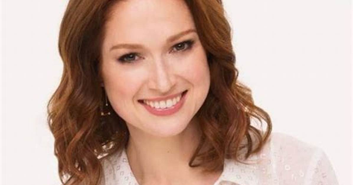 Ellie Kemper – Biography, Facts & Life Story