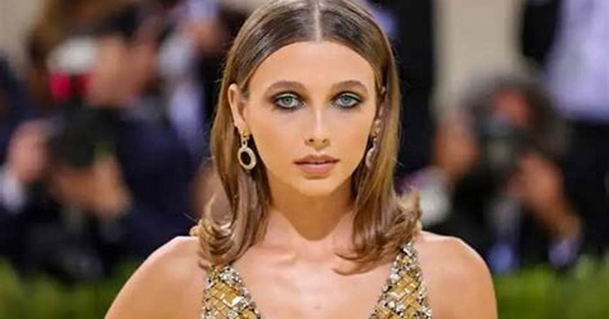 Emma Chamberlain- Net Worth, Zodiac, Height, Height, Boyfriend, Career