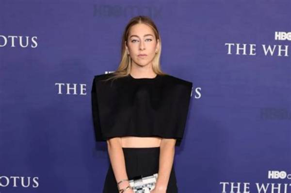 Este Haim Net Worth 2024