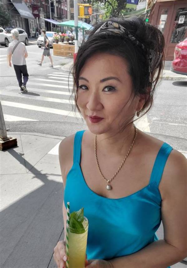 Euny Hong Gemini, Bio, Wiki, Age, Height, Husband, Salary, and Net Worth