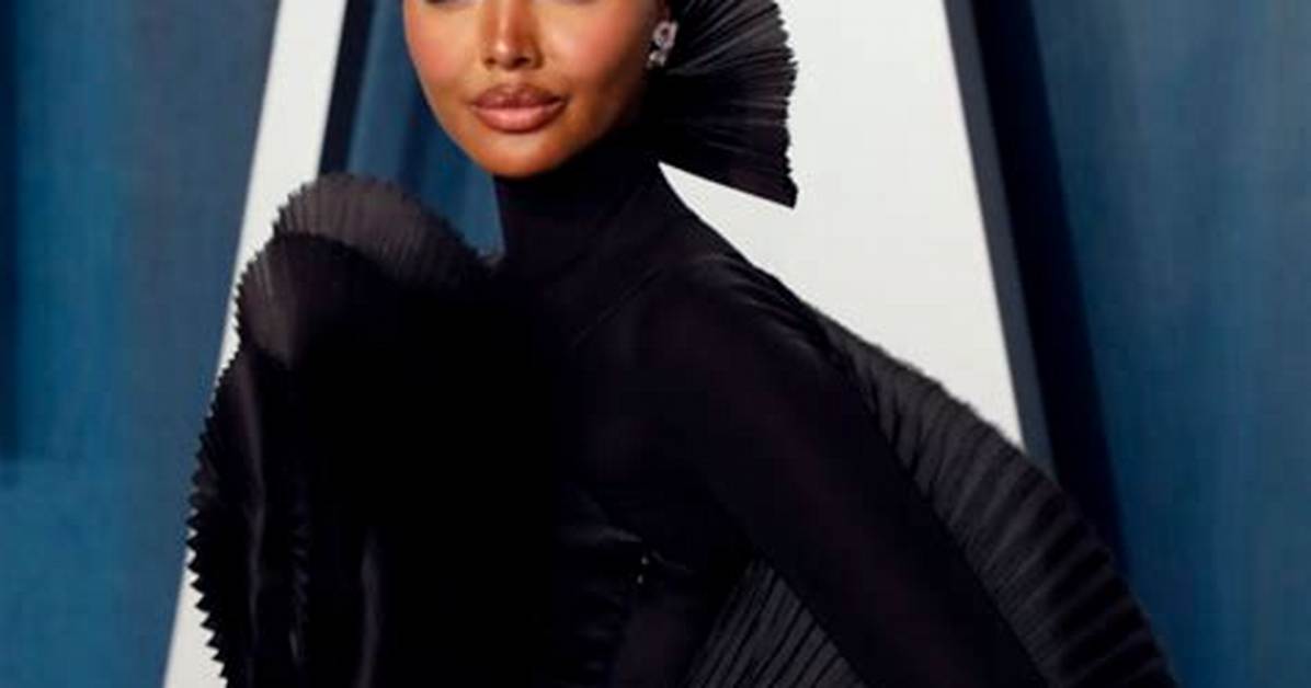 Halima Aden Model, Bio, Wiki, Age, Husband, Hijab, and Net Worth