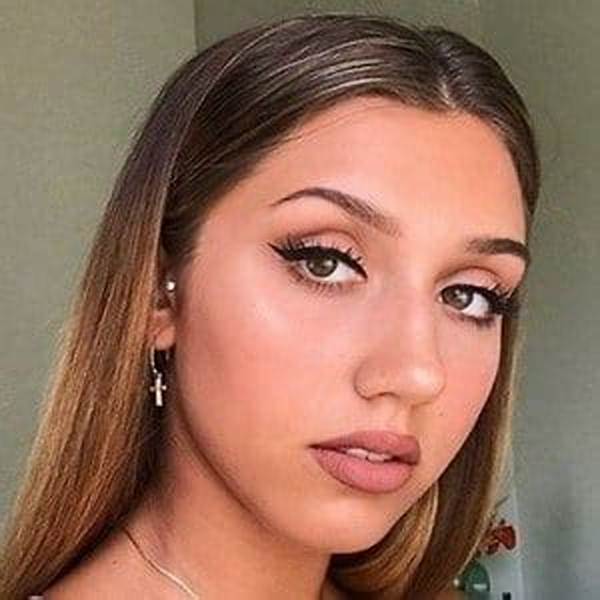 Hannah Mrozak Net Worth