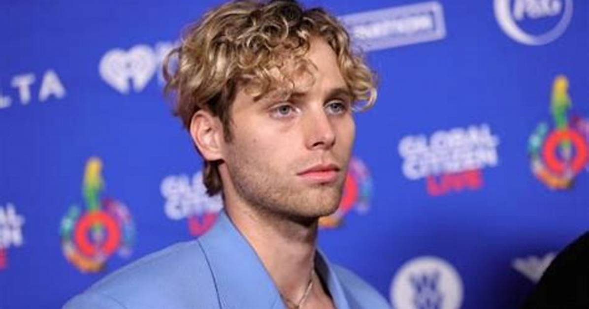 Here's Why Fans Think Luke Hemmings and Sierra Deaton Are Married