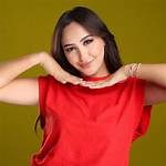 Hind Ziadi's Biography and Facts'