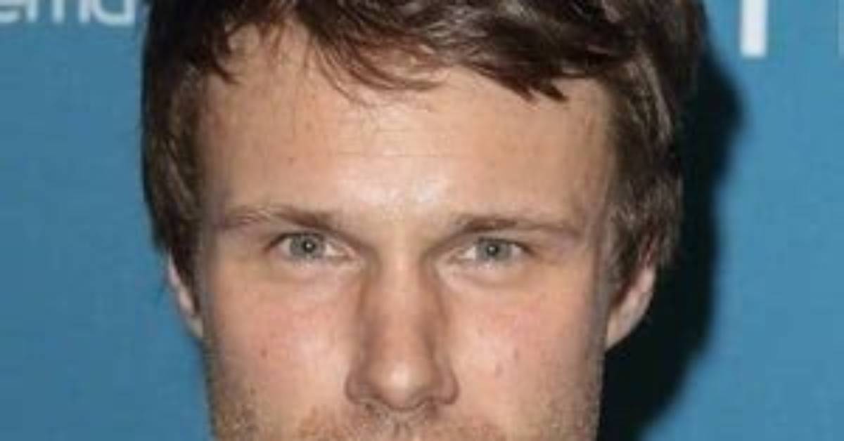 Hugh Skinner – British Actor | Net Worth, Age, Bio, Wiki, Career, Family, Nationality, Ethnicity, Partner, Photos and Facts