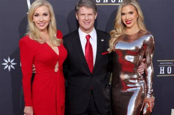 Hunt Family Net Worth – How Much Is Hunt Family Worth?