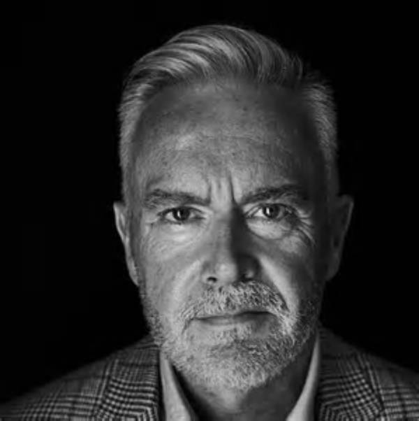 Huw Edwards Teeth Before and After Photo: Reddit and Twitter