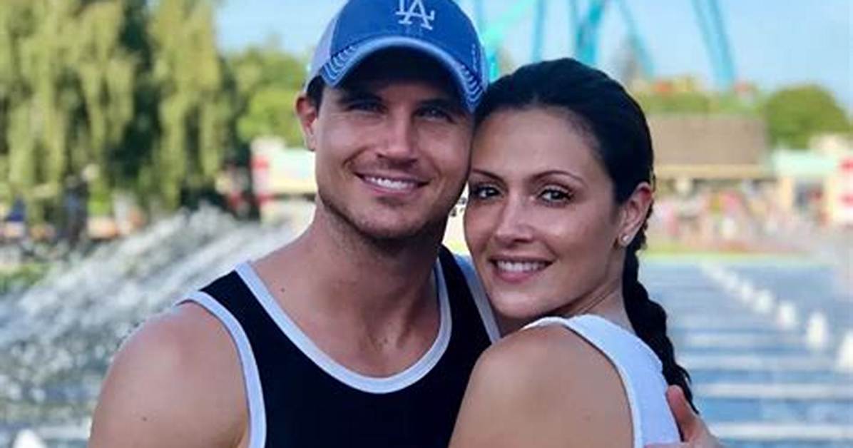 Inside Robbie Amell’s Relationship with Wife Italia Ricci