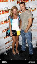 Is Shawn Roberts Uninterested in a Girlfriend? Is He Gay
