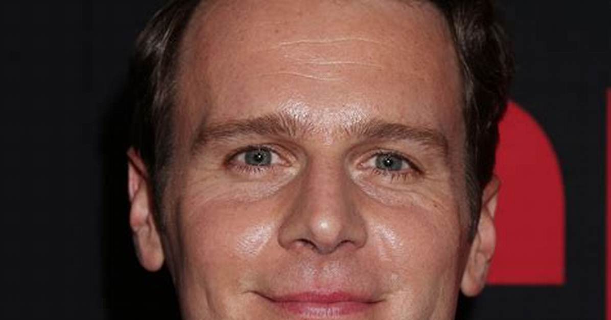 Jonathan Groff Plays a Personal Trainer Obsessed with Nyc in 'Life & Beth'