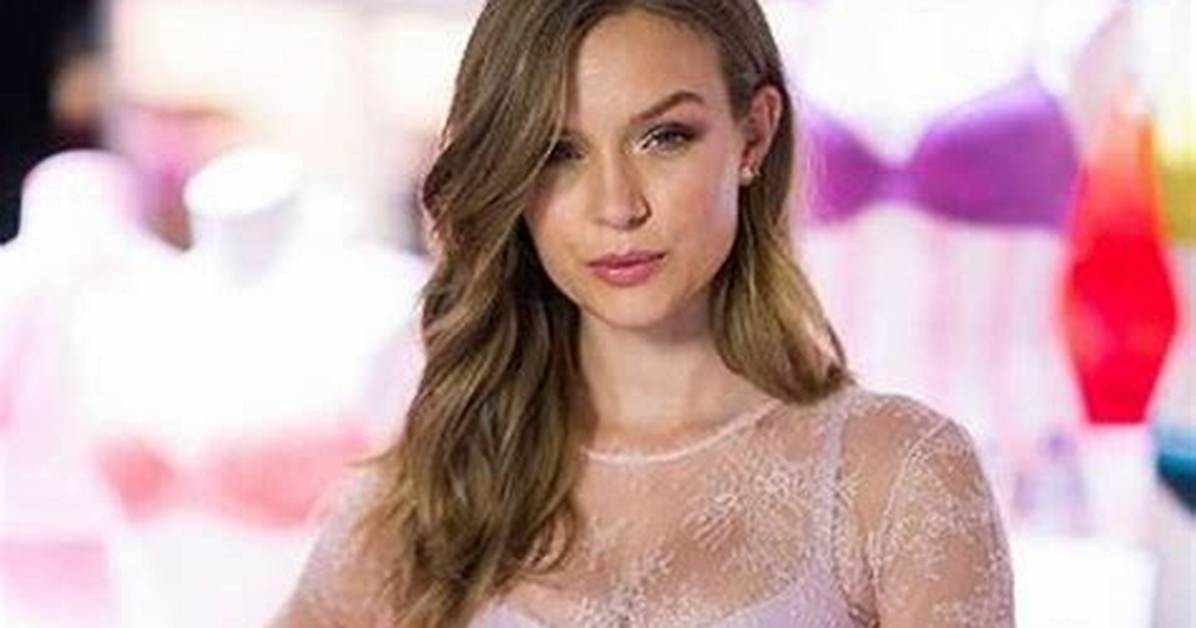 Josephine Skriver Net Worth – How Much Is Skriver Worth?