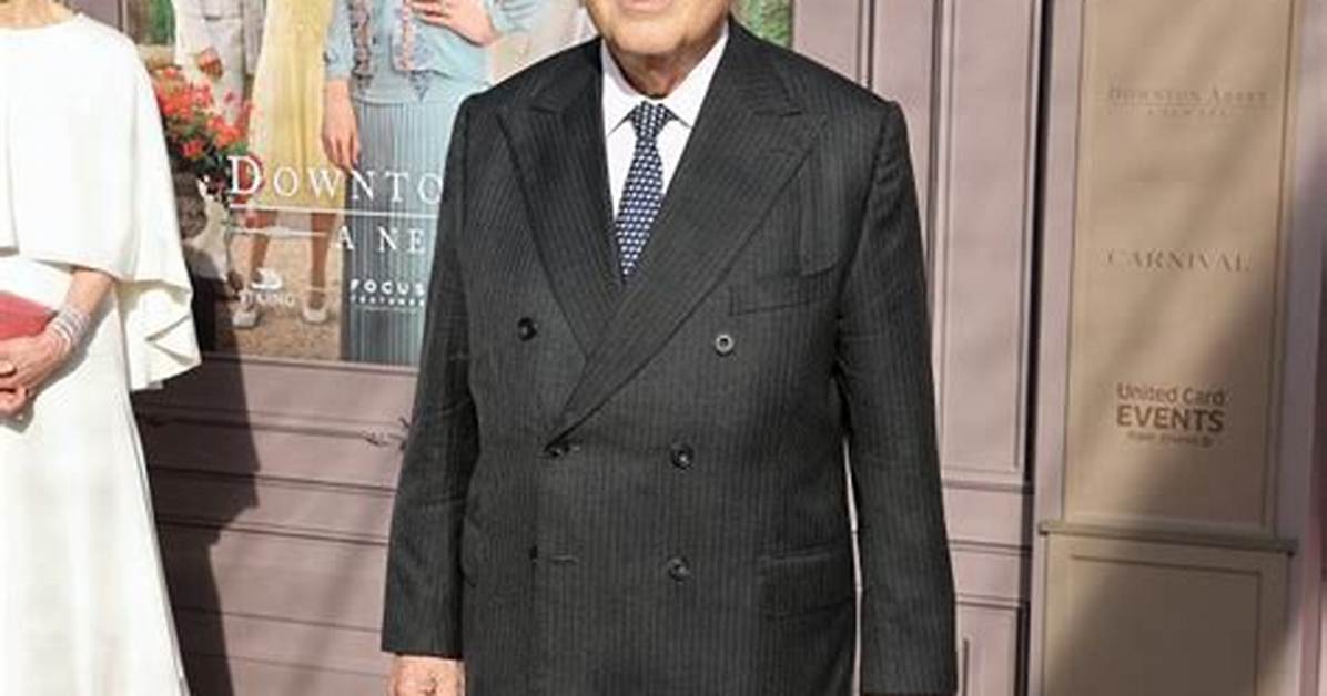 Julian Fellowes Height