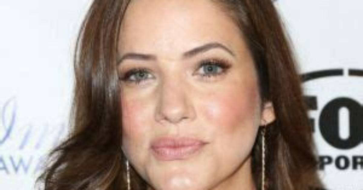 Julie Gonzalo Net Worth – How Much Is Julie Gonzalo Worth?