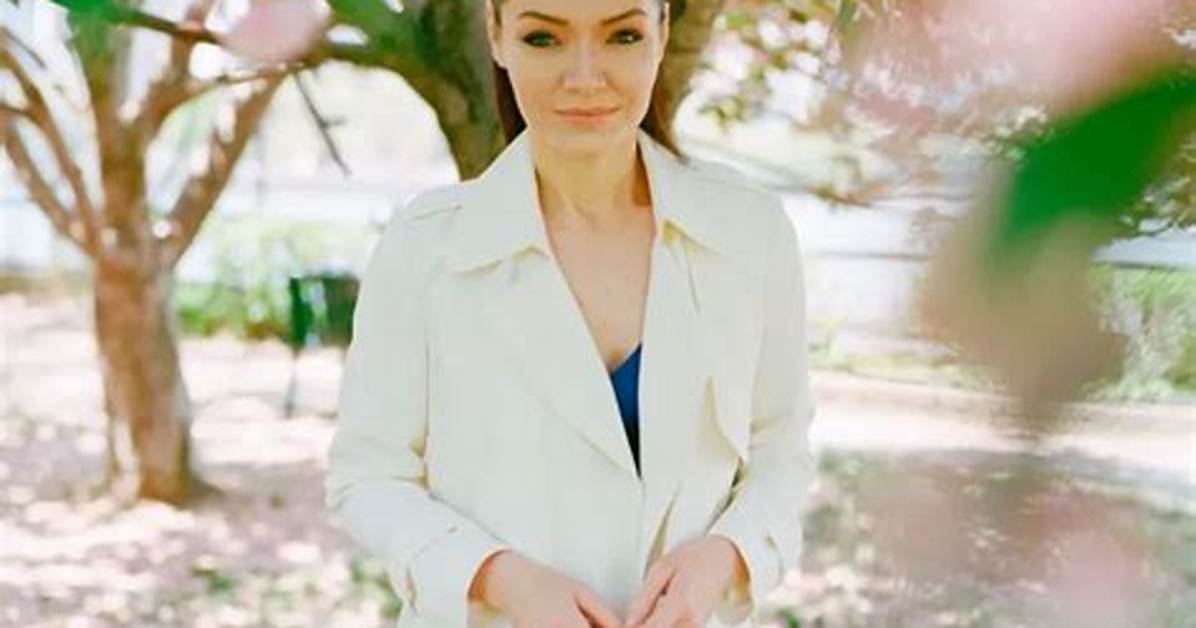 Katrina Lenk Net Worth