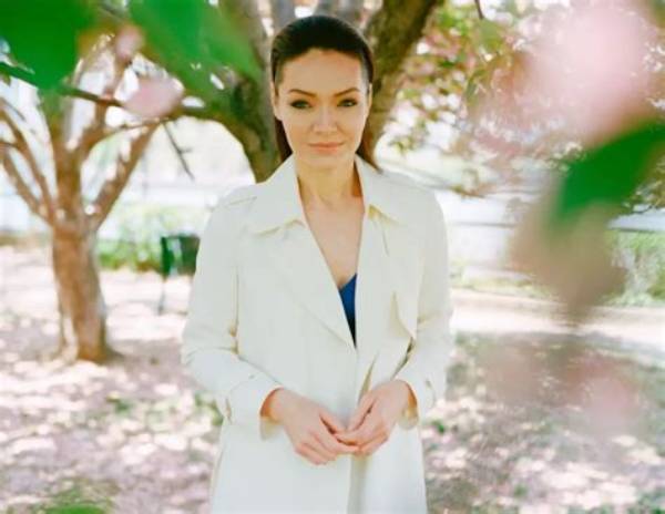 Katrina Lenk Net Worth