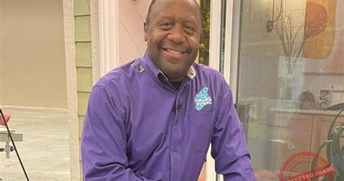 Kenny Crumpton Fox 8, Bio, Wiki, Age, Brother, Wife, Salary, and Net Worth