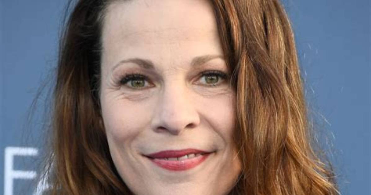 Lili Taylor Height