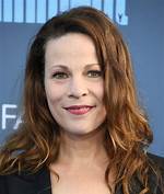 Lili Taylor Height