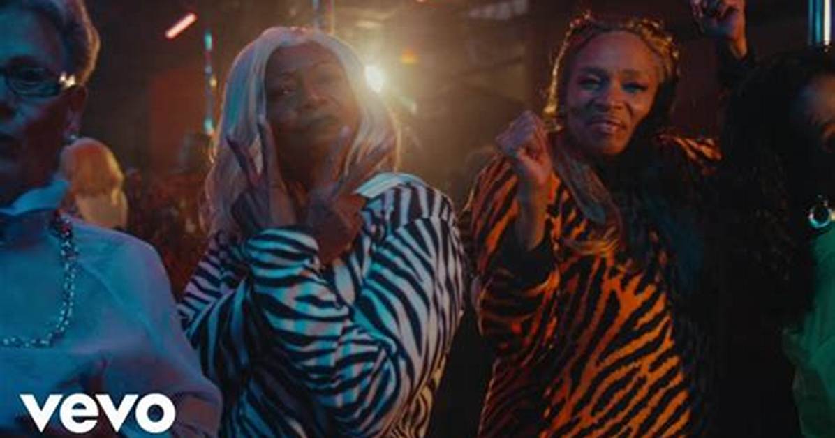 Lyrics & Translations of Senior City Girls Twerk (Extended Version) by City Girls