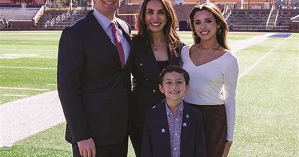 Major Applewhite Football Coach, Wife, Salary, Family, and Stats