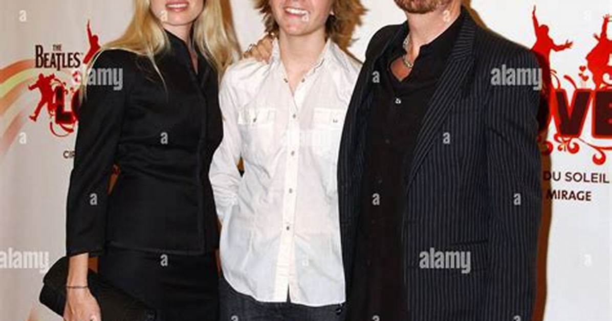 Meet Sam Stewart – Photos of Siobhan Fahey’s Son with Dave Stewart