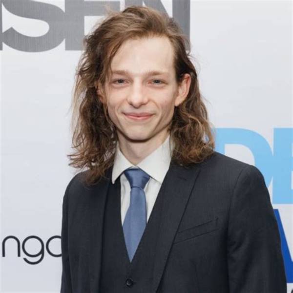 Mike Faist – Biography, Facts & Life Story