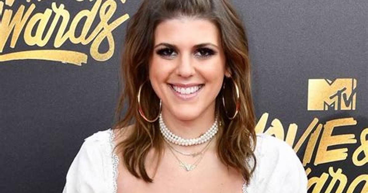 Molly Tarlov Net Worth