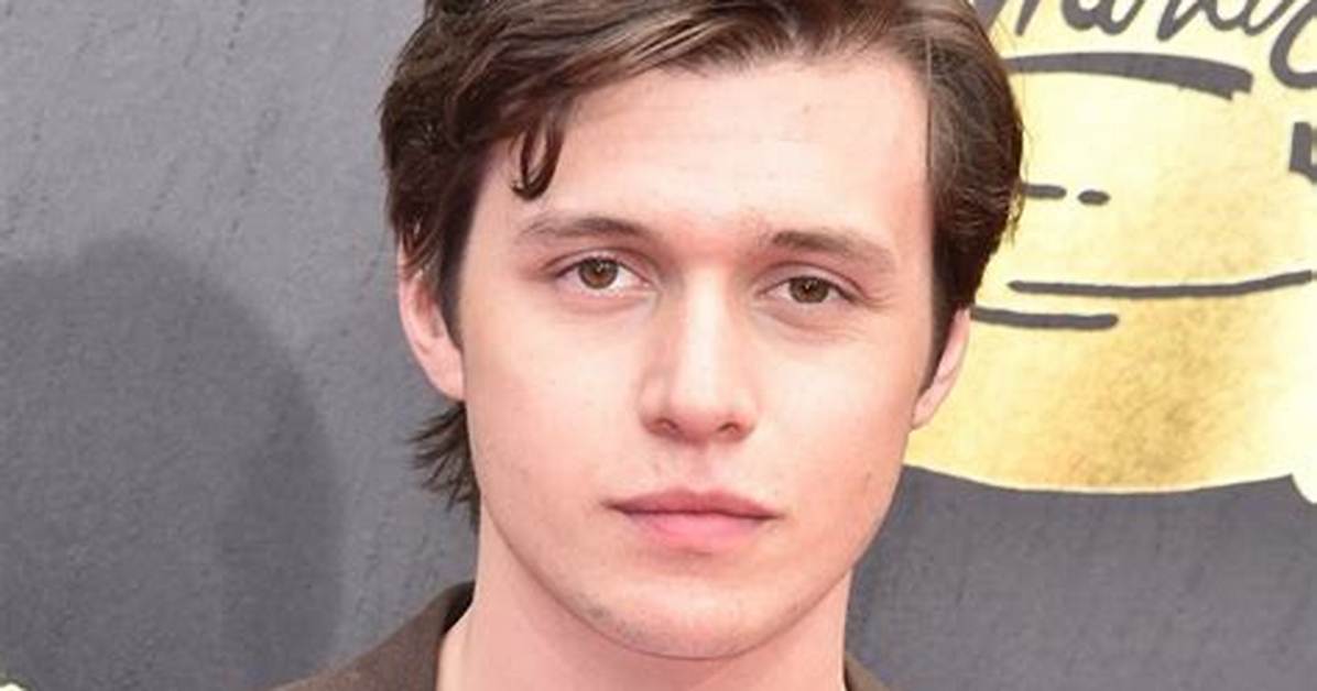 Nick Robinson Bio, Wiki, Age, Girlfriend, a Teacher, Jurassic World, and Net Worth