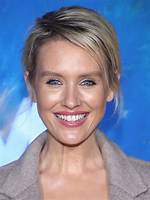 Nicky Whelan Bio: Age, Net Worth, Husband and Hot Photos