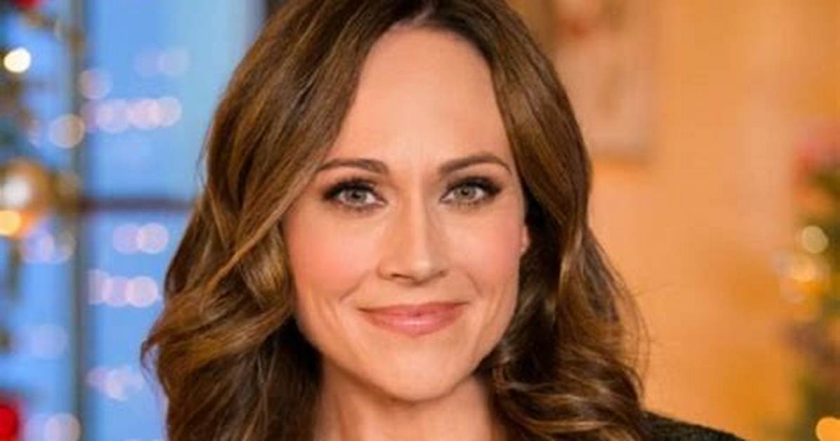Nikki Deloach | Parents, Career and Relationship